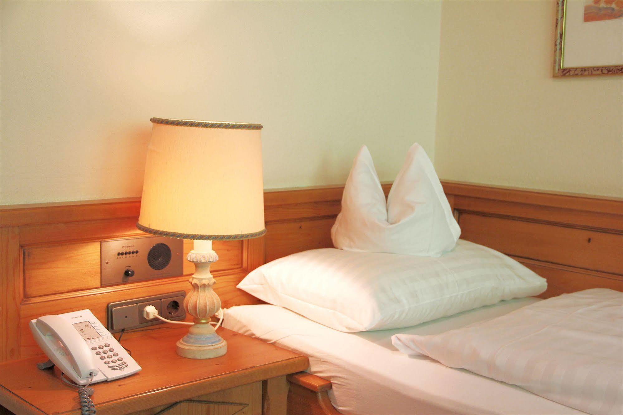Hotel Pension Sonnleiten ทักซ์ ภายนอก รูปภาพ